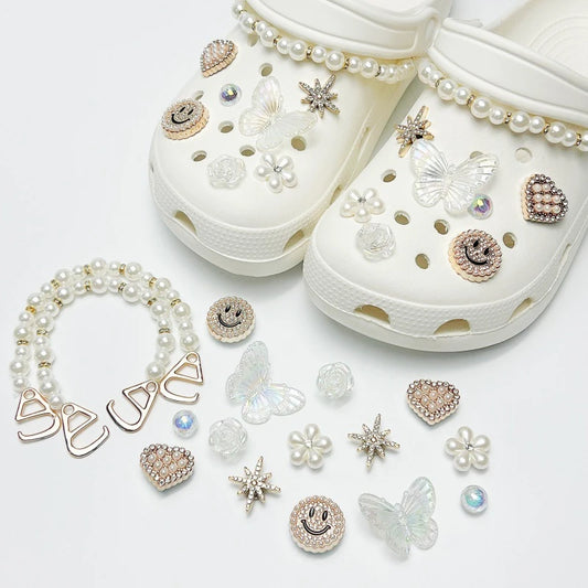 Fashionable shoe accessory set, made of metal, with a shoe chain clasp, removable, suitable for sandals and flip-flops.