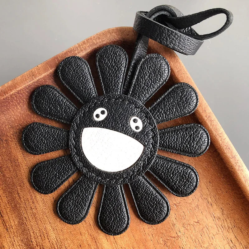 Fashionable Minimalist Modern Black Leather Sunflower Smiling Face Keychain Bag Pendant Accessory