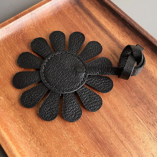 Fashionable Minimalist Modern Black Leather Sunflower Smiling Face Keychain Bag Pendant Accessory